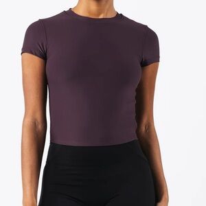 Alphalete Basics Tee - Black Garnet